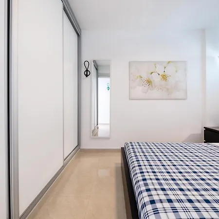 Colins Sea Views 아파트 *